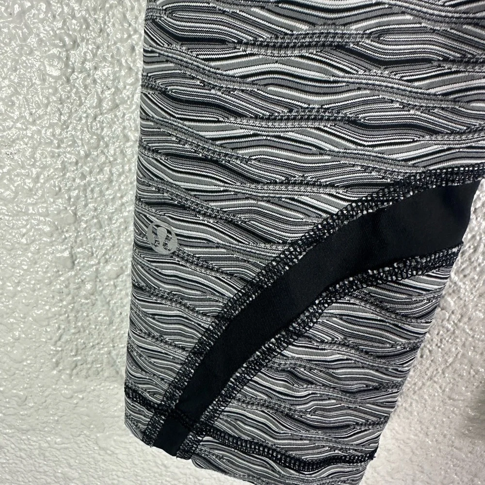 Lululemon Run Inspire Crop II All Luxtreme Textured Wave Black Silver Spoon 4